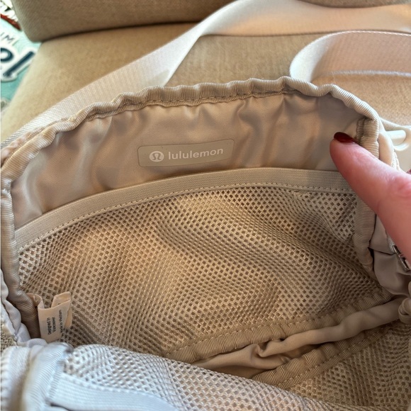 Lululemon everywhere belt bag 1L beige - Picture 6 of 12